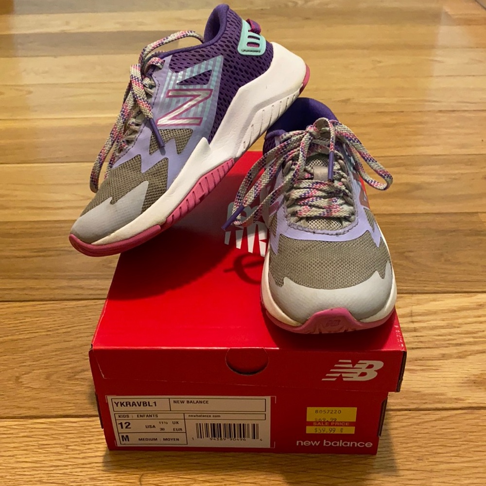 New Balance tennis shoes